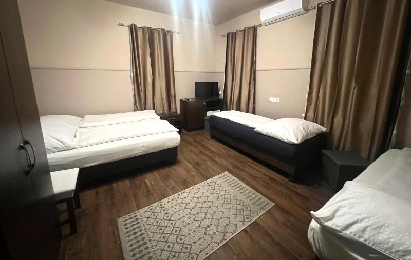 Quadruple Room image 1