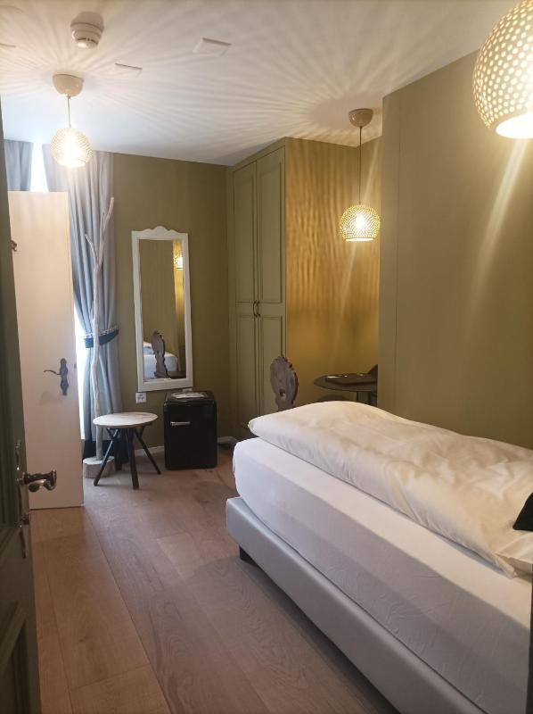 Standard Single Room image 3