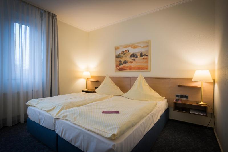 Classic Double Room image 4