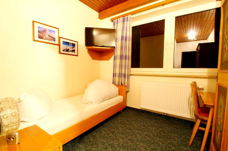 Single Room image 3