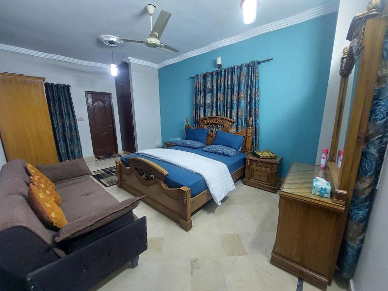 Joher Rooftop Haven-2BR Penthouse in Gulistan e Joher Blk 14 - image 10
