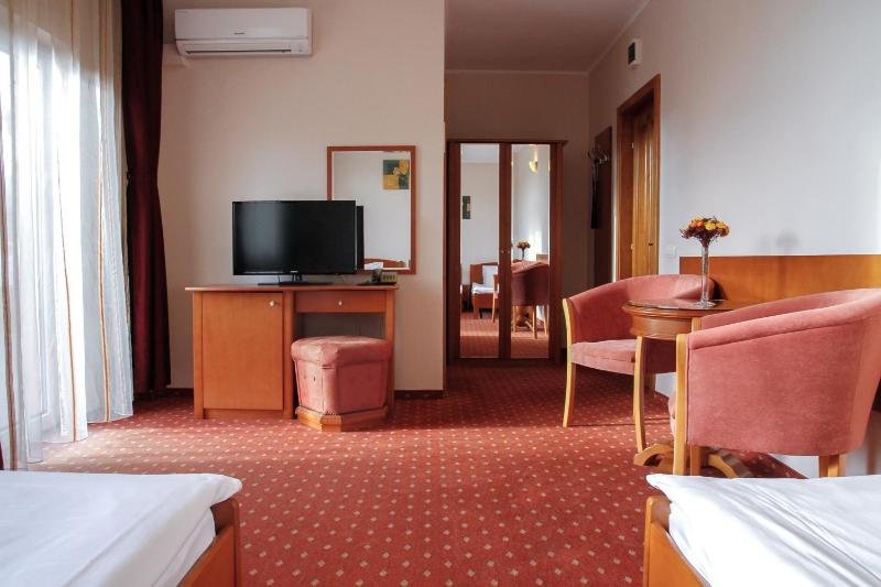 Double or Twin Room with Balcony image 2