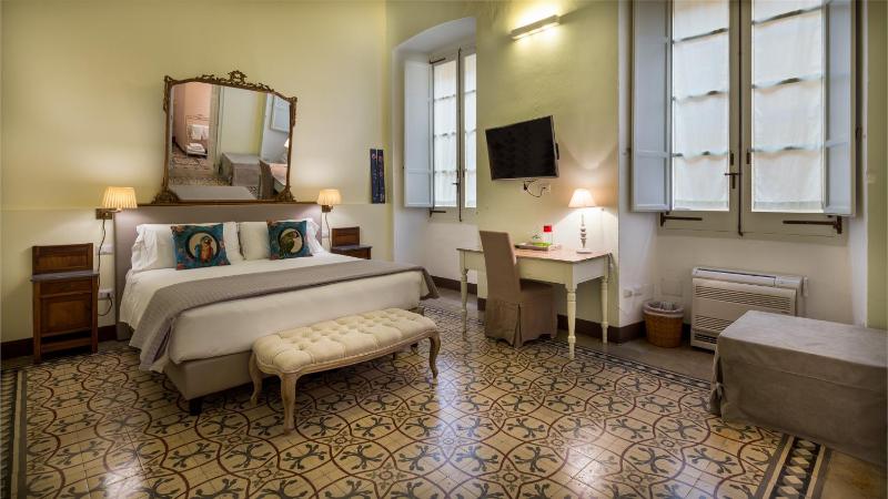 Double Room image 3