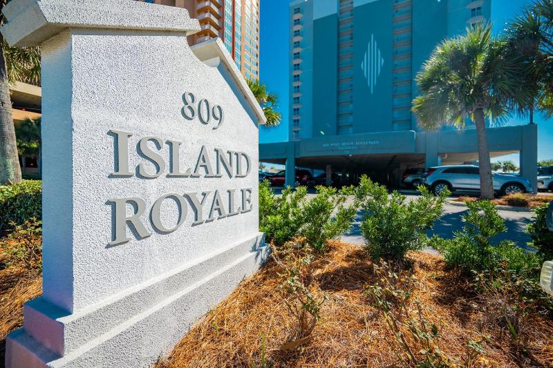 Island Royale 1103 - image 24
