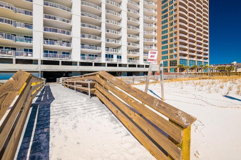 Island Royale 1103 - image 7