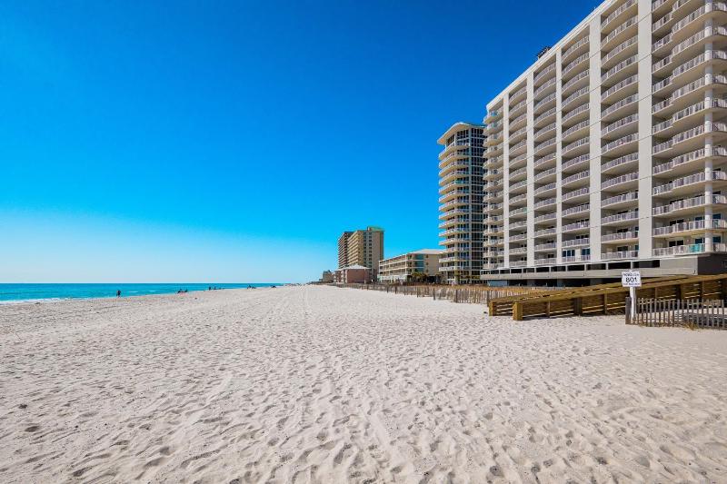 Island Royale 1103 - image 19
