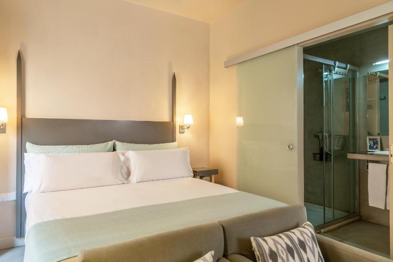 Double or Twin Room image 4