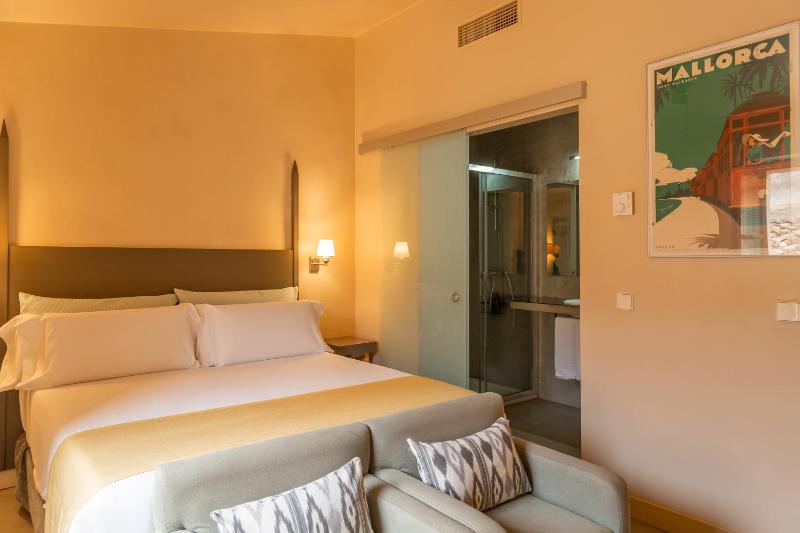 Double or Twin Room image 2