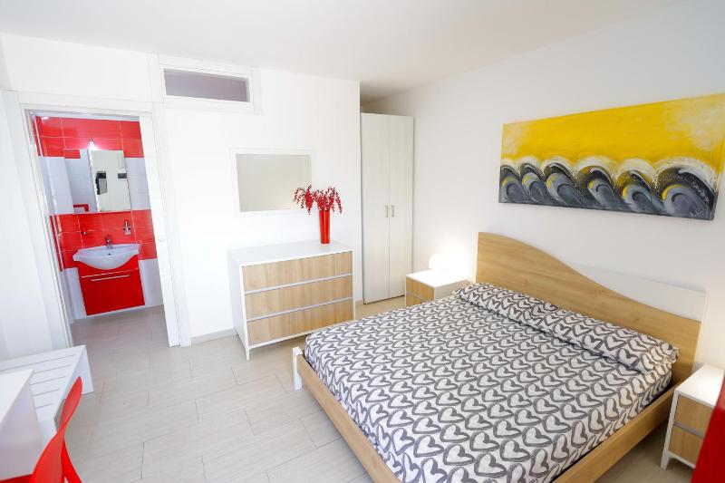 Double Room with Patio image 4