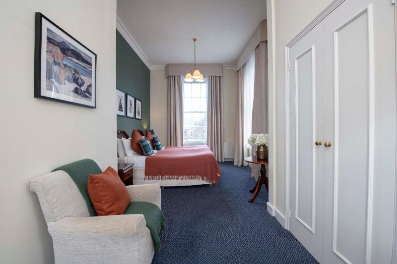 Twin Room image 3