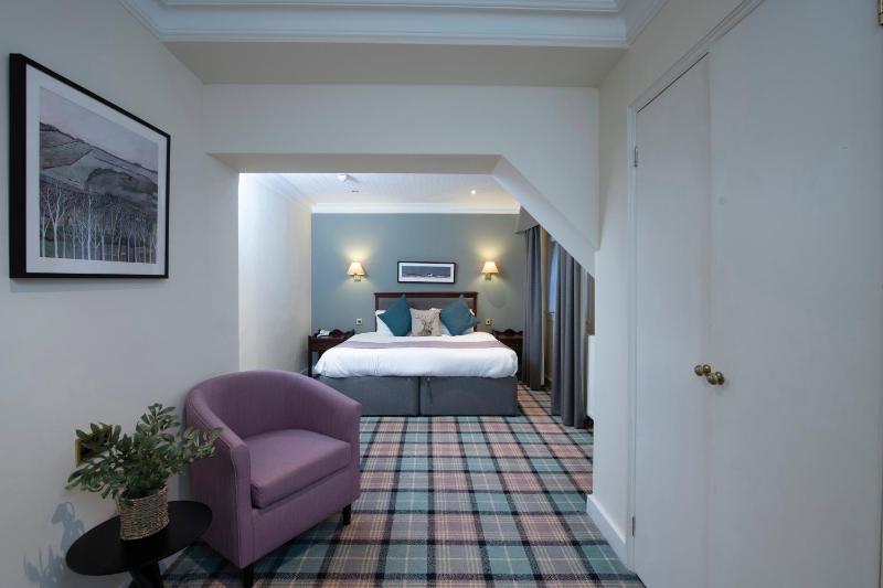 Twin Room image 4