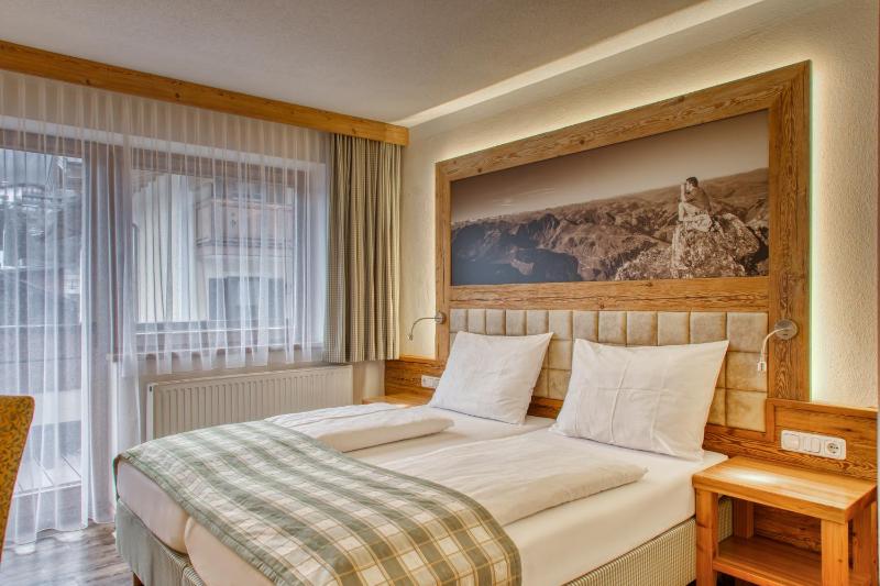 Small Double Room image 3