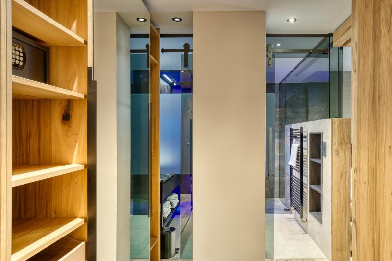 Suite with Mountain View image 4