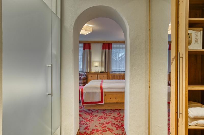 Double Room with Extra Bed image 4