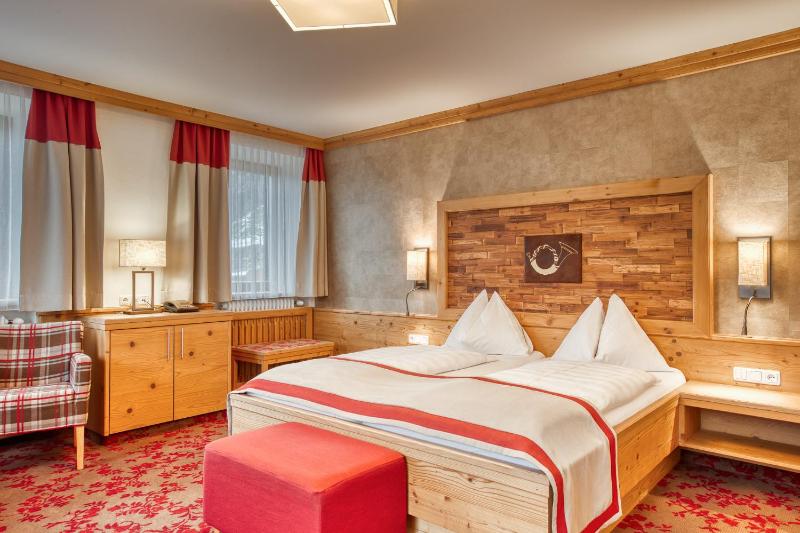 Double Room with Extra Bed image 1