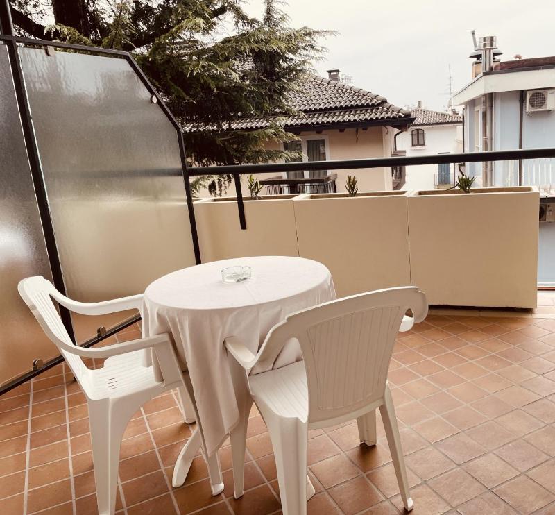 Economy Double Room image 4