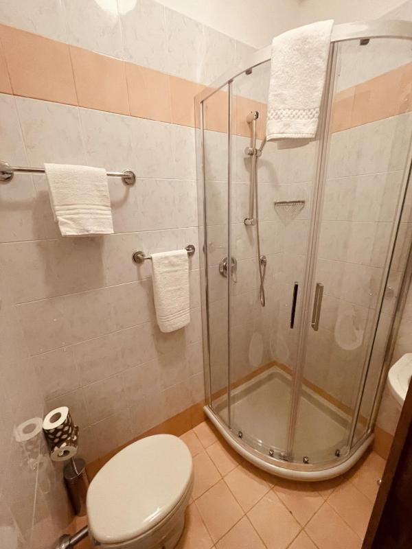 Economy Double Room image 3