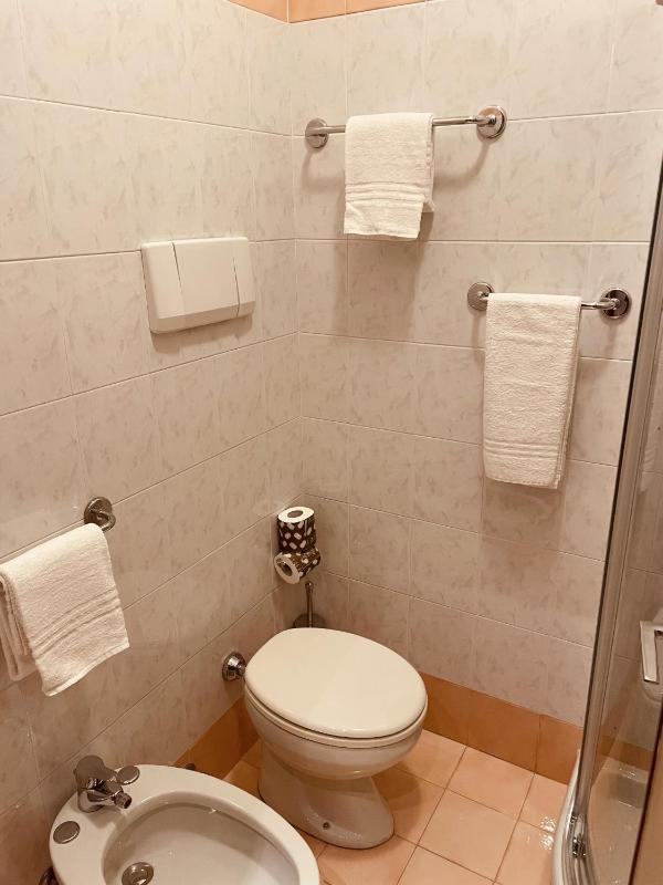 Economy Double Room image 2