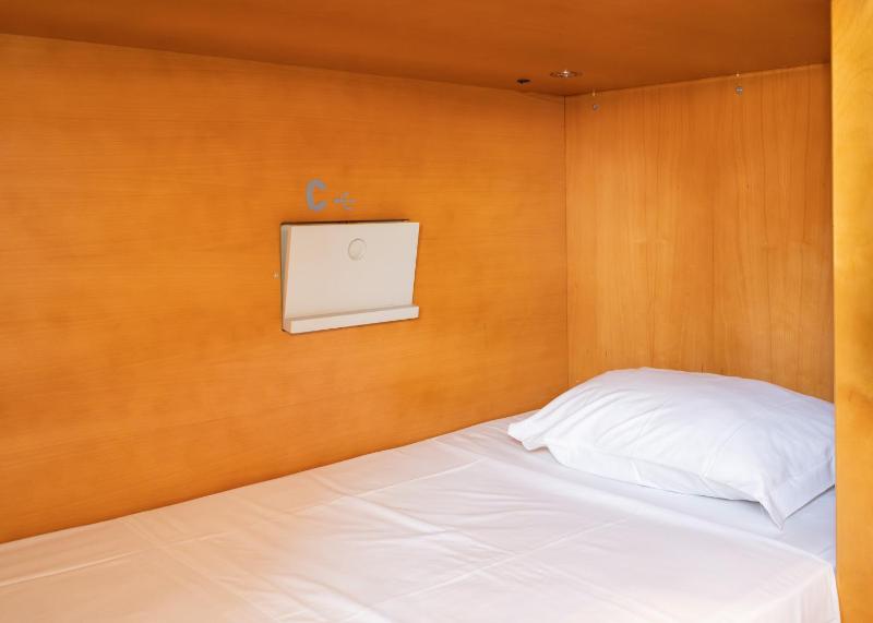 Bed in 8-Bed Mixed Dormitory Room image 3