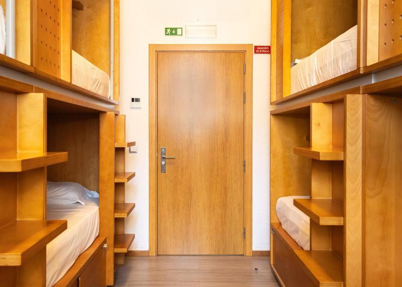 Bed in 8-Bed Mixed Dormitory Room image 2