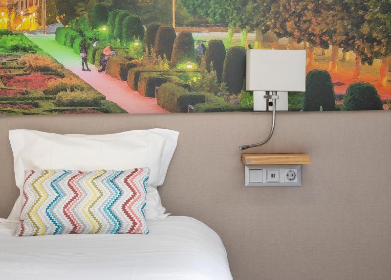 Deluxe Double Room with Castle View image 4