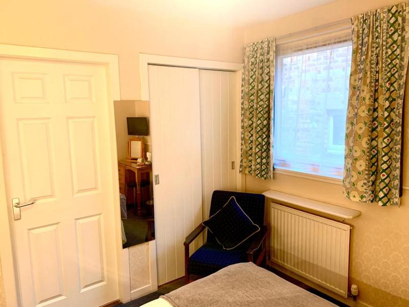 Double Room image 4