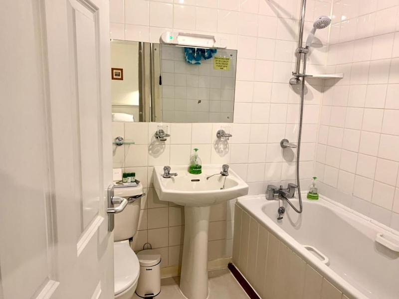 Double Room image 2