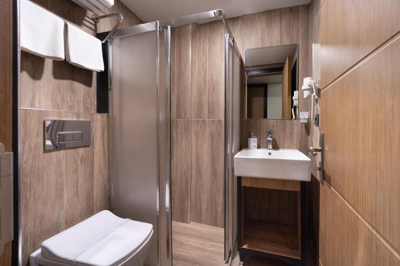 Budget Double Room - Basement Floor image 2