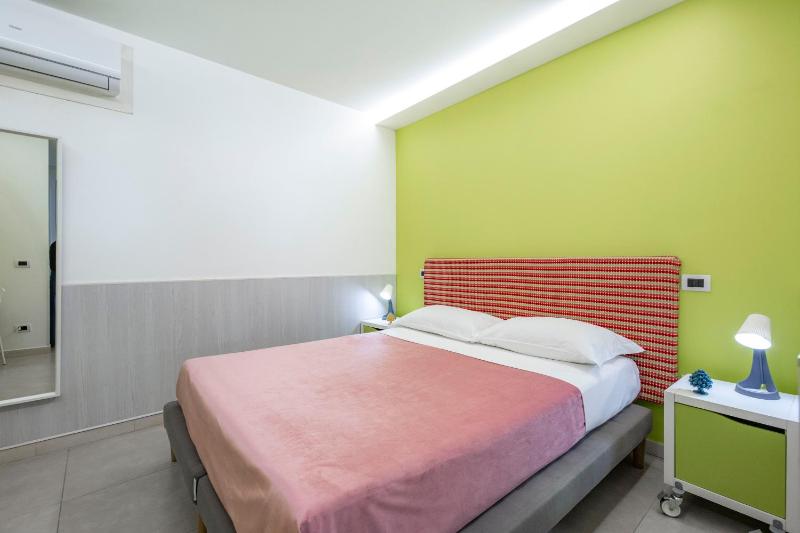 Deluxe Room (2 Adults + 1 Child) image 4