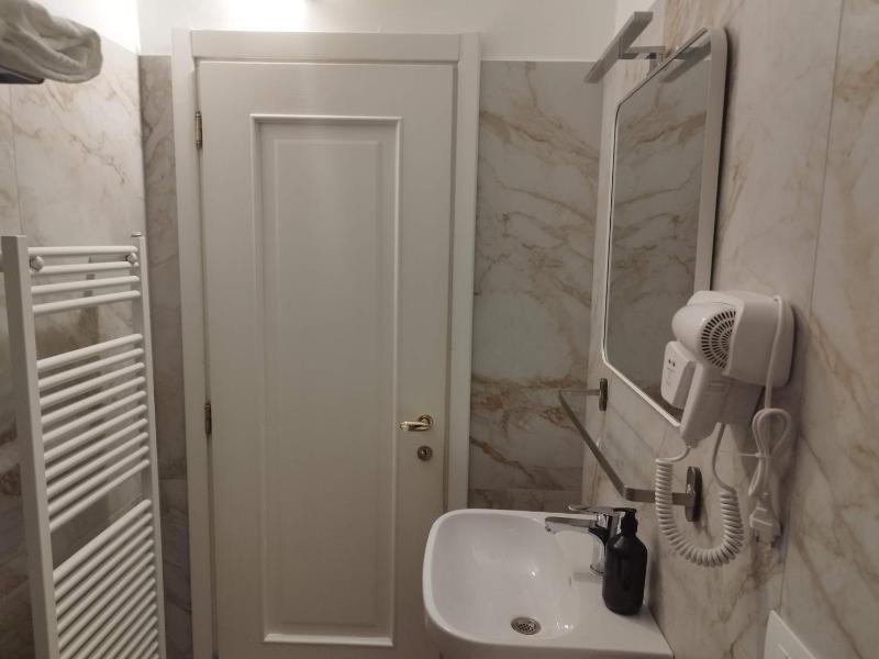 Junior Suite with Canal View and Private Bathroom image 4