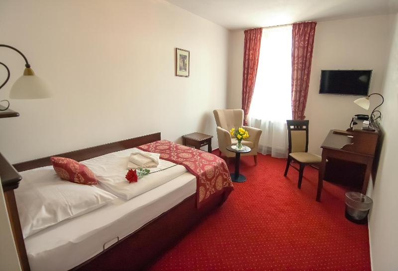 Single Room image 3