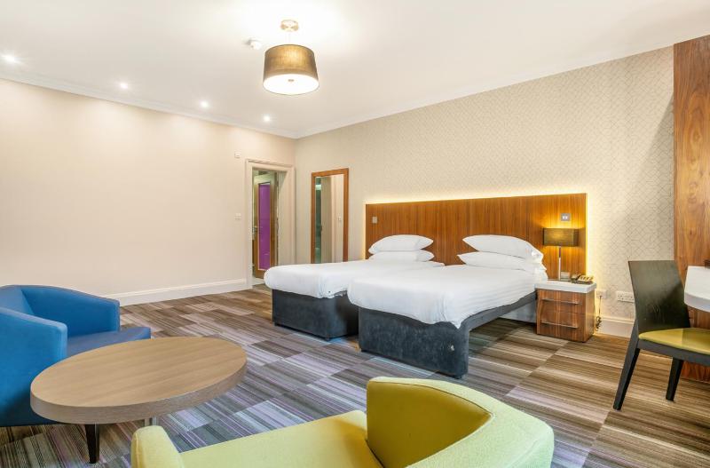 Standard Twin Room image 3