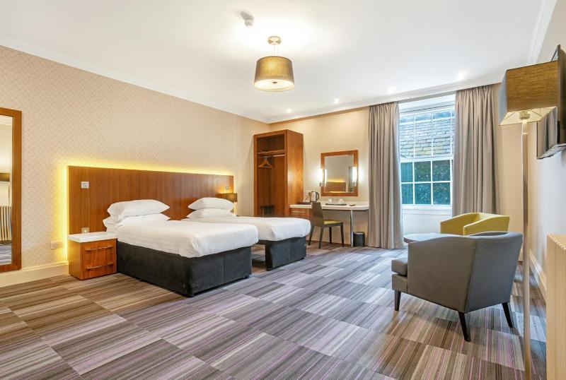 Standard Twin Room image 1