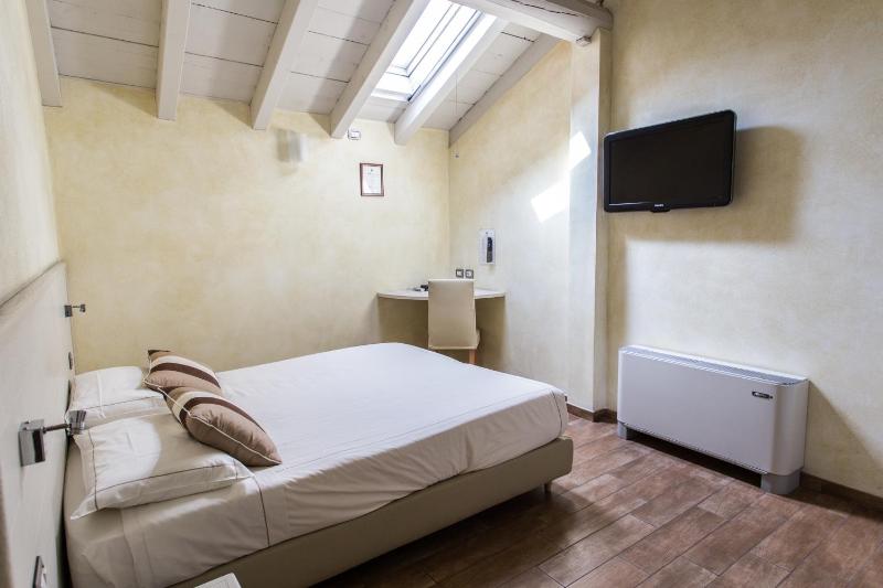 Double or Twin Room image 2