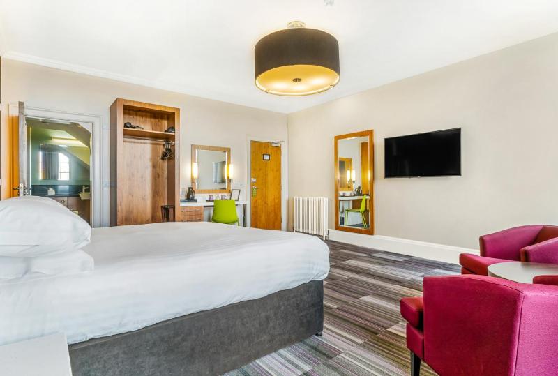 Superior Double or Twin Room image 4