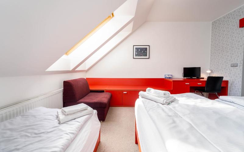 Comfort Triple Room image 3
