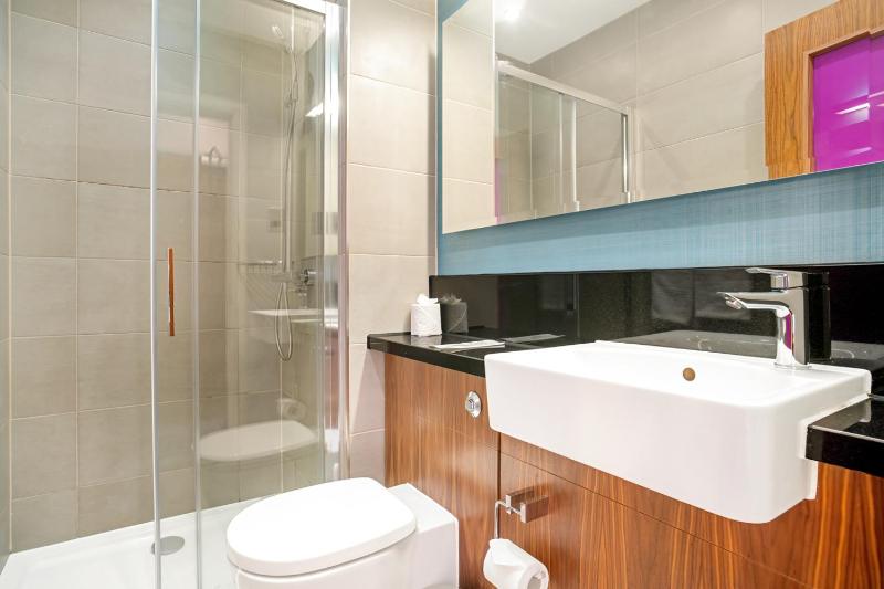 City Double Room image 3