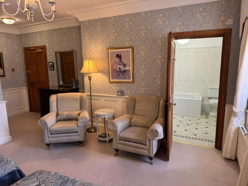 Deluxe Twin Room image 4