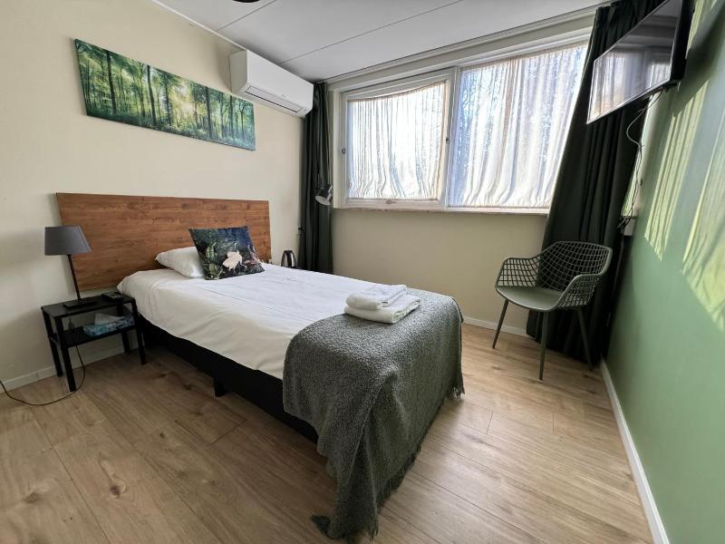 Single Room with Shower image 3