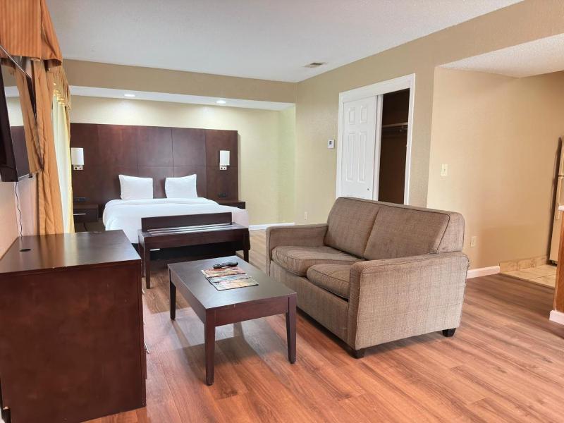 1 Queen Bed, Studio, Suite, Non-Smoking image 2