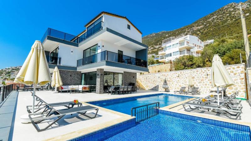 Kalkan 4 Bedroom Villa - image 12
