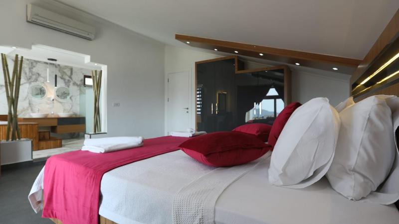 Kalkan 4 Bedroom Villa - image 24