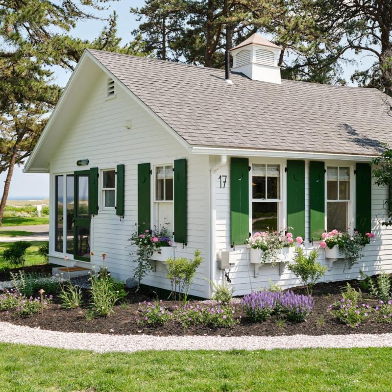 Two-Bedroom & Bathroom Cottage Waterview King & Queen image 1