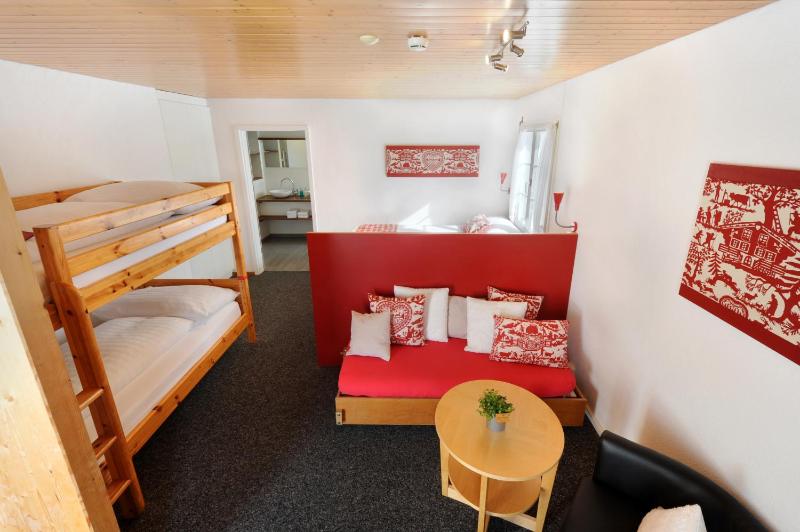 Sextuple Room with Eiger Mountain View image 1