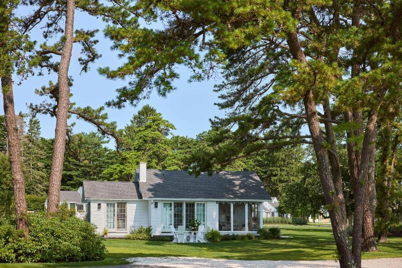 Two-Bedroom & Bathroom Cottage Waterview King & Queen image 4