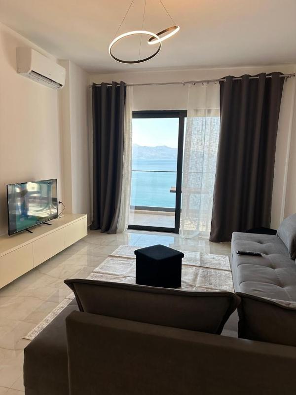 Seaview Luxury Apartment - image 4