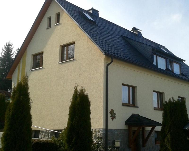 Three-Bedroom House image 2