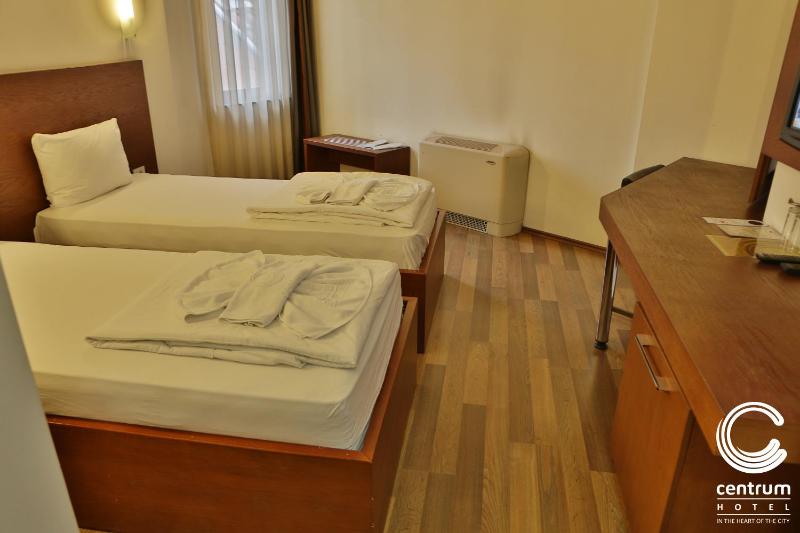 Twin Room with City View image 3