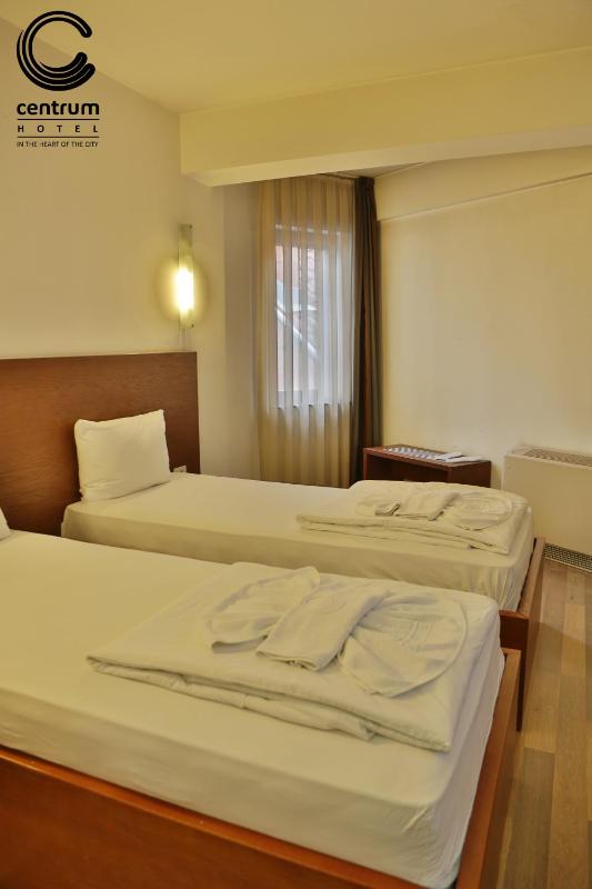 Twin Room with City View image 1