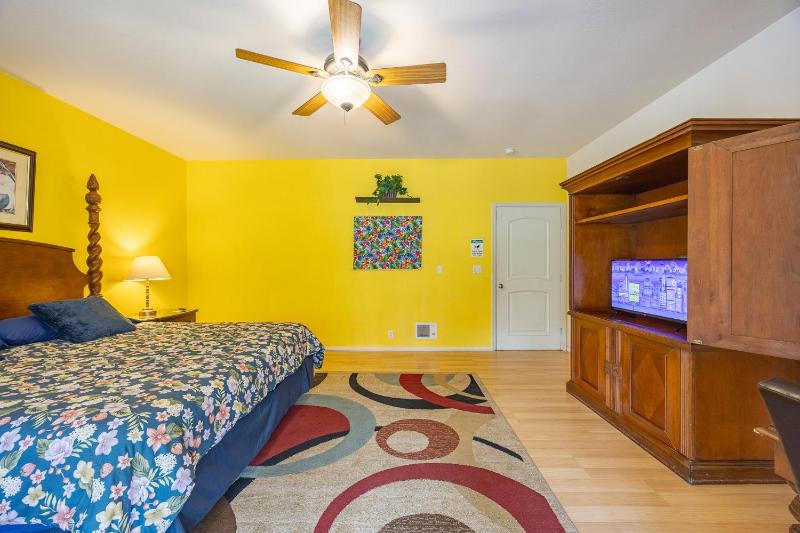King Room image 3